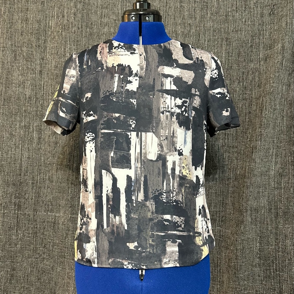 H&M Flowy Graphic Dress Top Size 4